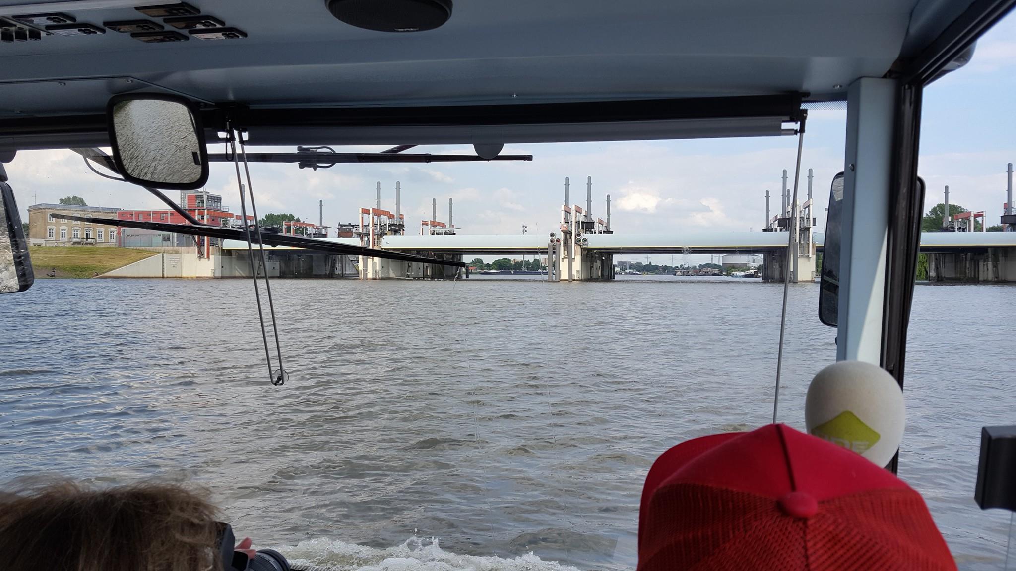 HafenCity RiverBus im Wasser 2 » Crazy Station